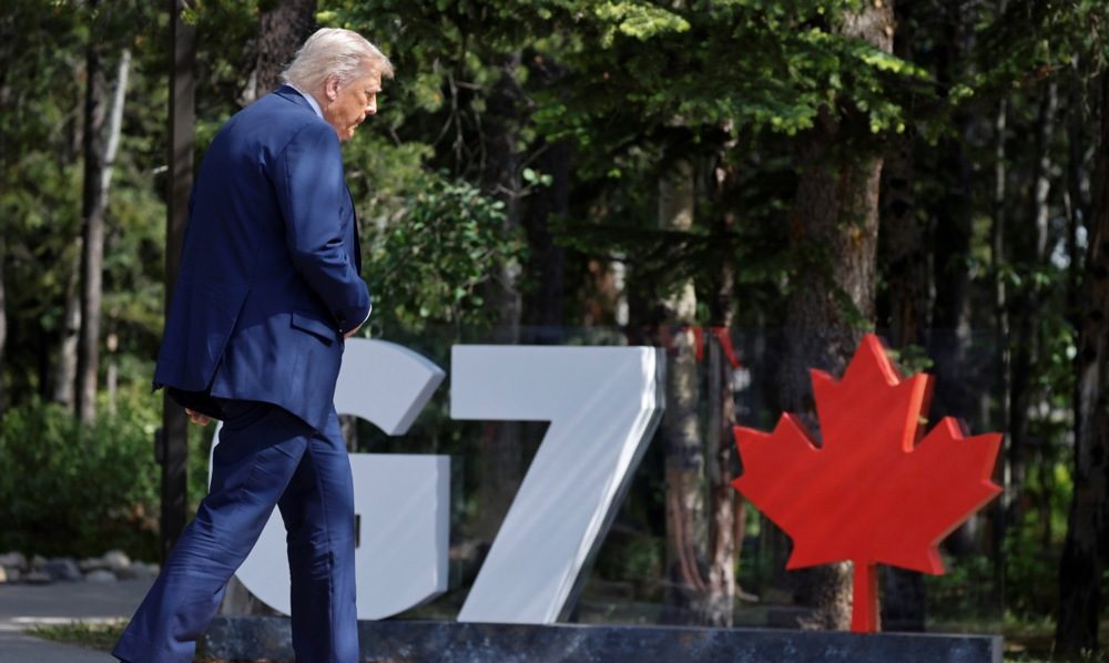 Donald Trump a dat cu flit liderilor G7. De ce a plecat și cum l-a umilit pe Macron