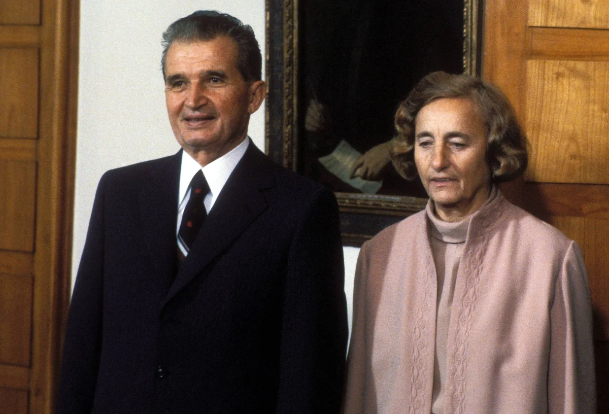 Elena Ceaușescu, gestul care le dădea tuturor fiori! Îl făcea ostentativ, chiar sub privirile celor prezenți!