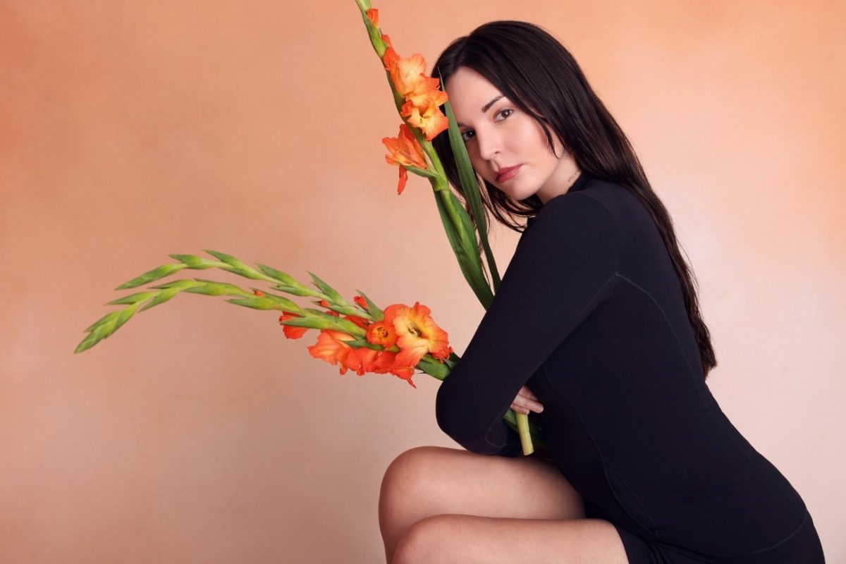 Elena Velez vede în OnlyFans un refugiu creativ. De ce a ales această platformă controversată pentru a scăpa de cenzură