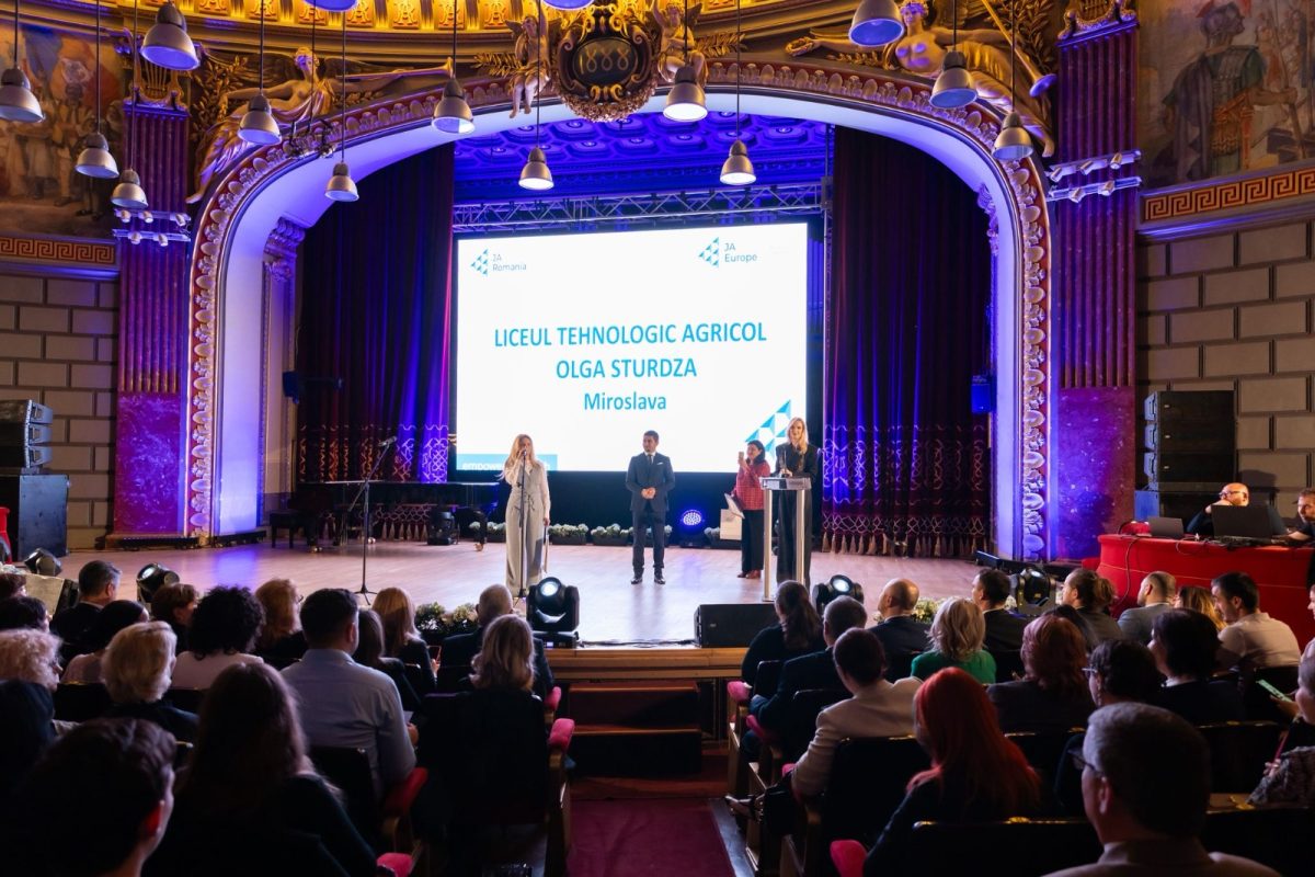 Trei unități de învățământ din județul Iași, premiate în cadrul Galei Junior Achievement – Investește în Educație