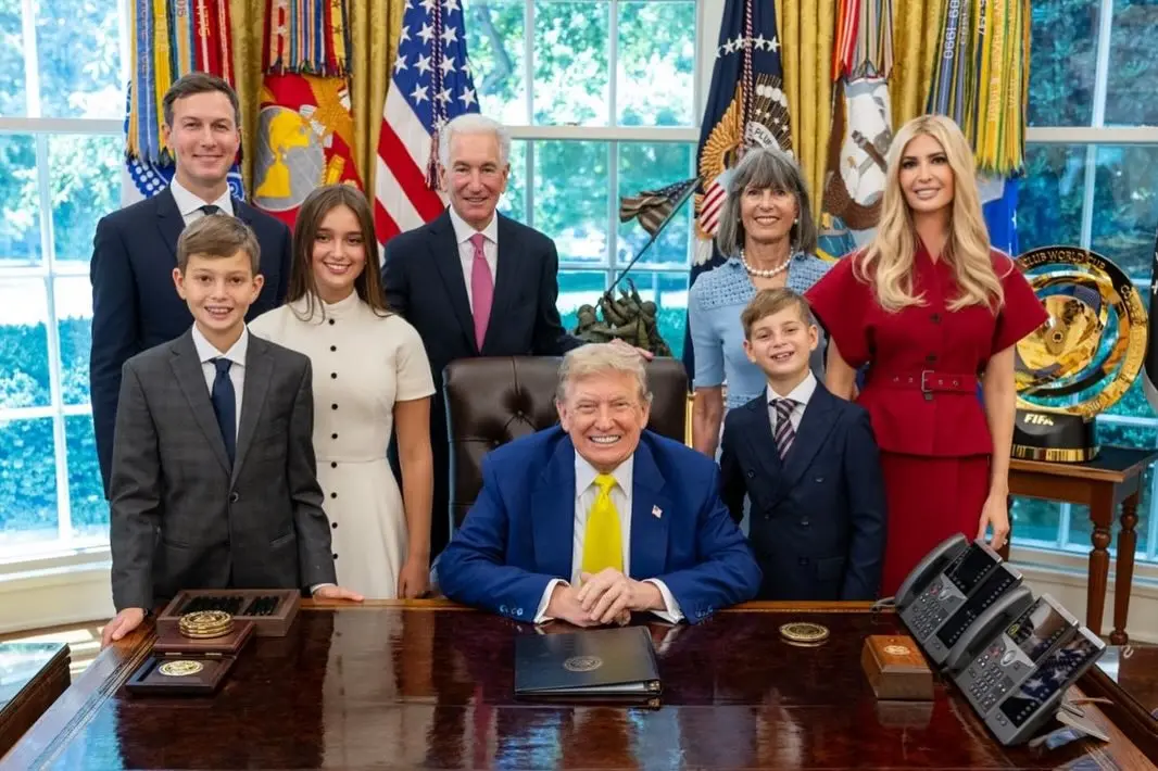 Toți ochii pe fiica Ivankăi Trump! Arabella a strălucit la Casa Albă în rochia mamei sale de 2.000 dolari