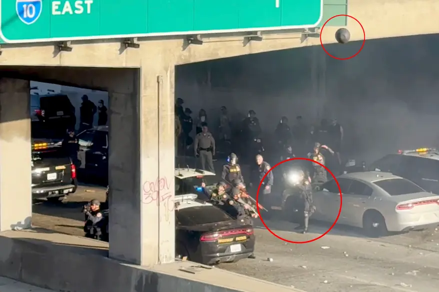 Fotograf împușcat în cap în timpul revoltelor din Los Angeles. A filmat momentul șocant chiar înainte să cadă la pământ