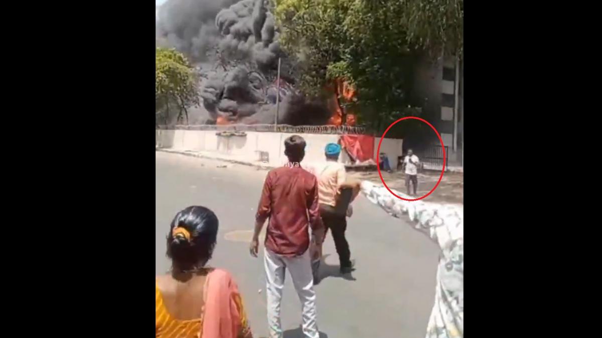 Au fost publicate noi imagini cu Vishwashkumar Ramesh, singurul supraviețuitor al tragediei aviatice a zborului Air India 171