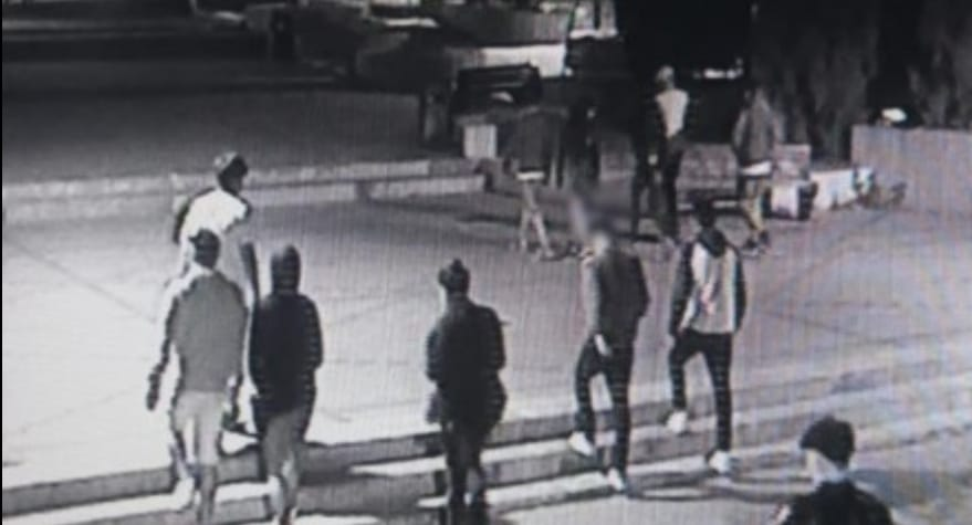 Dezastru în parcarea de la capăt Dacia! Aproape 30 de persoane au petrecut în stradă, spre disperarea localnicilor: „Și-au pus mese, scaune”