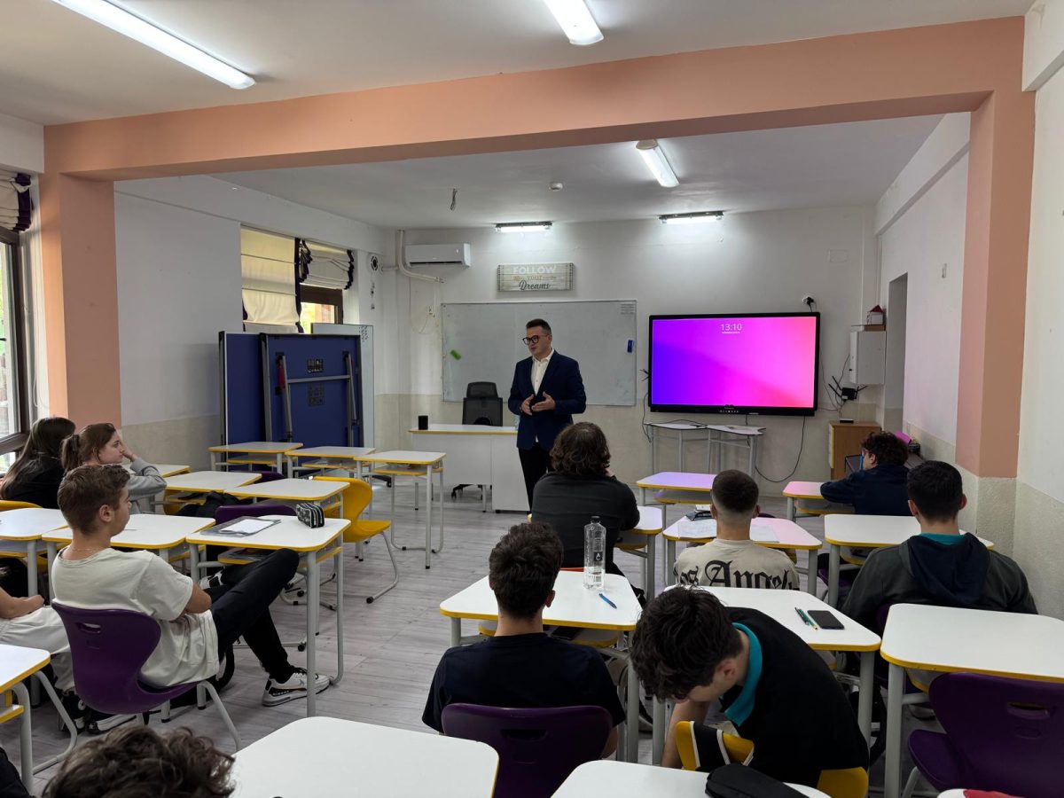 Judecătorul Costică Ciocan a avut o întâlnire cu elevii Liceului „Profesor Mihai Dumitru” din Valea Lupului