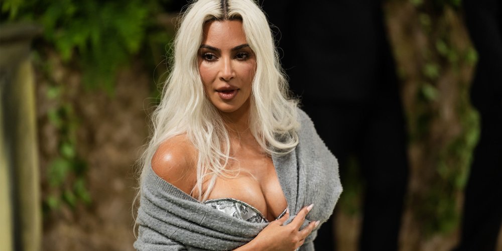 Regina luxului! Kim Kardashian își etalează trupul în bikini și dulapul de milioane din mega-vila sa din Los Angeles