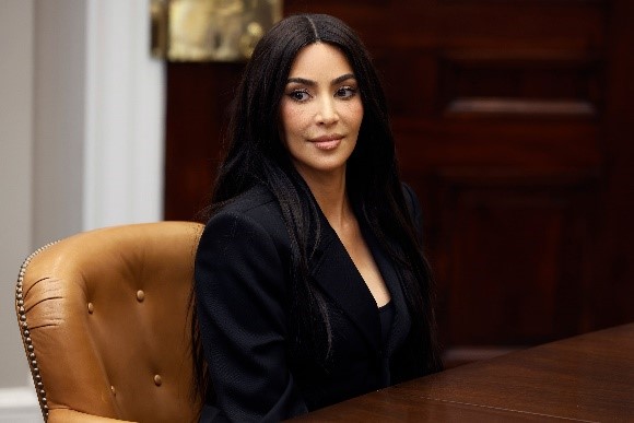 Kim Kardashian topless într-o ședință foto provocatoare. Totuși, fanii au o problemă complet neașteptată cu noua ipostază