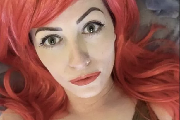 O profesoară de fizică riscă să îi fie retras dreptul pentru predat din cauza contului său de OnlyFans. Iată unde au ajuns pozele acesteia