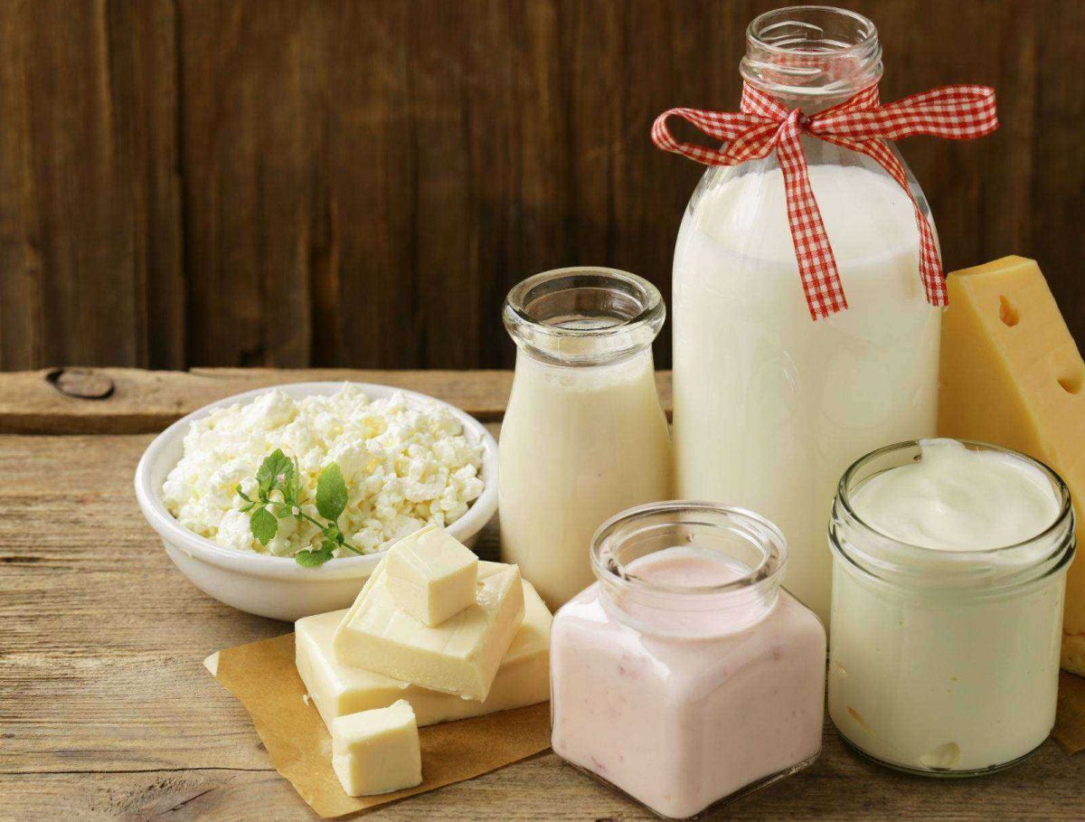 Laptele în refluxul gastroesofagian – Ajută sau înrăutățește simptomele? Iată ce trebuie să știi