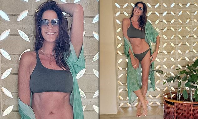 Lisa Snowdon surprinde fanii cu un abdomen tonifiat într-o vacanță de vis în Salento. Imagini de la ședința foto senzuală