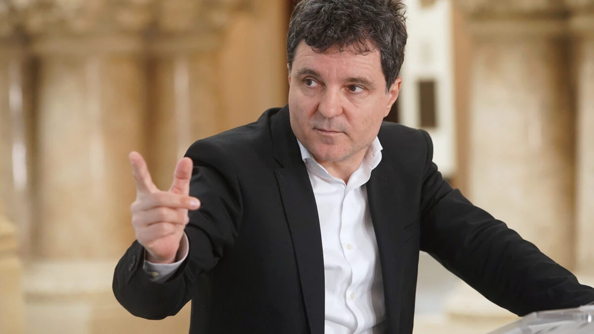 Noua lege semnată de Nicușor Dan schimbă total sărbătorile de iarnă! Românii vor avea interzis