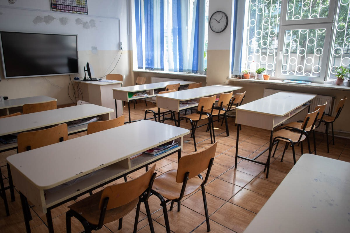 Peste 3 milioane de lei va plăti Primăria Iași pentru mobilierul și materialele didactice din unitățile de învățământ ale municipiului