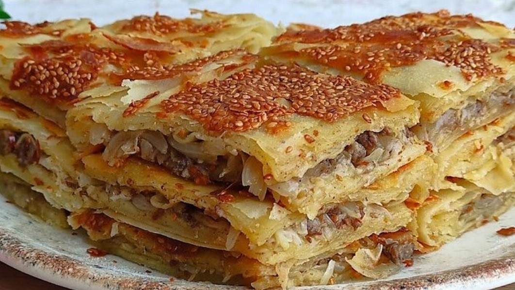 Plăcintă cu ciuperci și ceapă – Rețetă delicioasă, cu gust de toamnă în orice anotimp