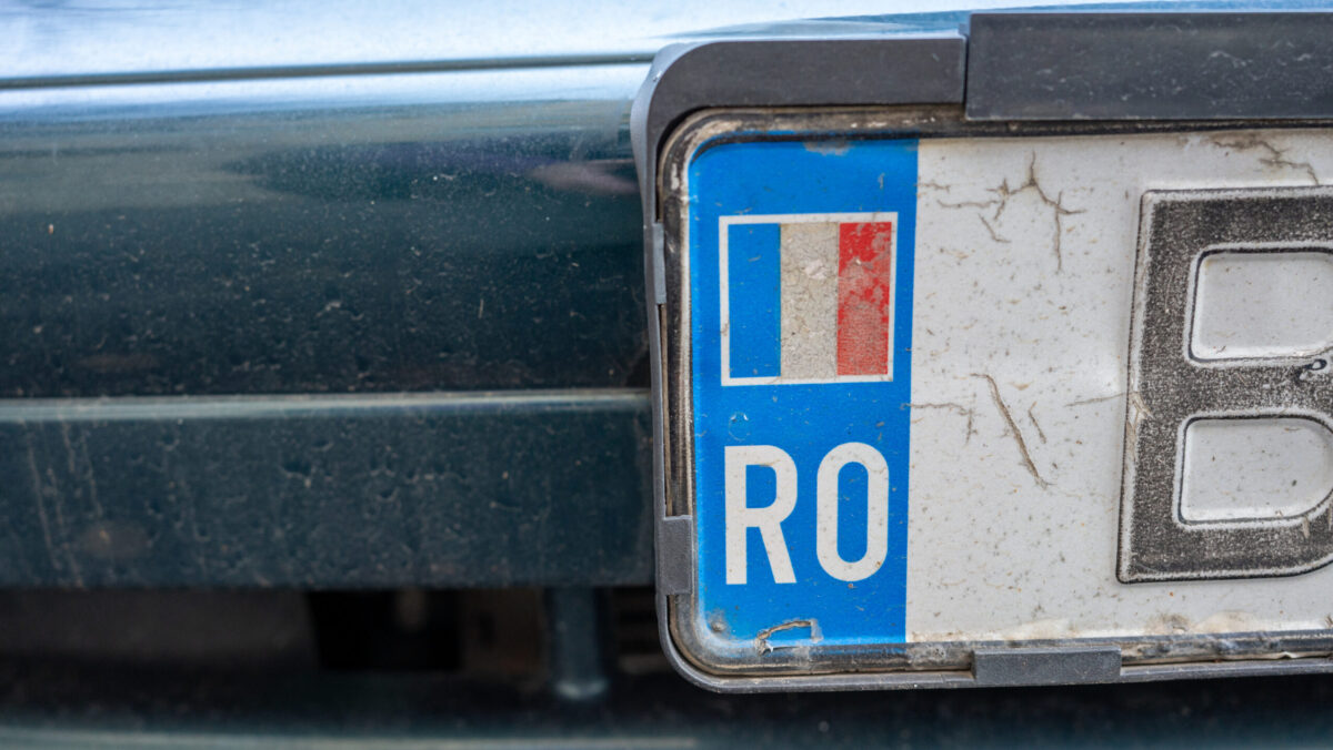Sancțiuni drastice pentru plăcuțele de înmatriculare ale mașinilor! Ce reguli trebuie să respecte șoferii români! 