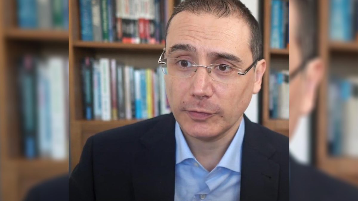 Profesorul Diego Varela reacționează după scandalul de la UAIC. Scos din minți că studenții au dezvăluit ieșirile sale necontrolate, i-a eliminat de pe toate grupurile. Îi va lăsa și cu restanțe?