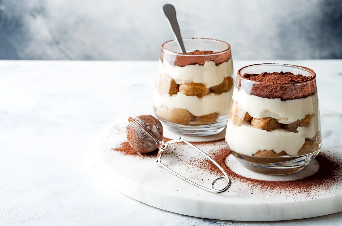 Prăjitura tiramisu este desertul italian clasic și cremos. O combinație perfectă de arome