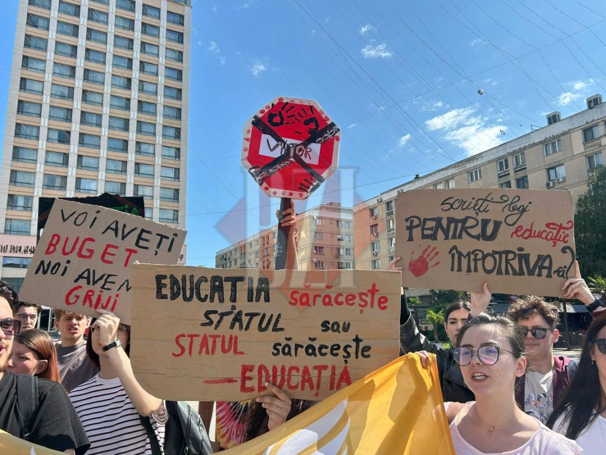 Mii de profesori pregătesc marșul final. Guvernul, pus la zid: „Legea Bolojan distruge Educația!”