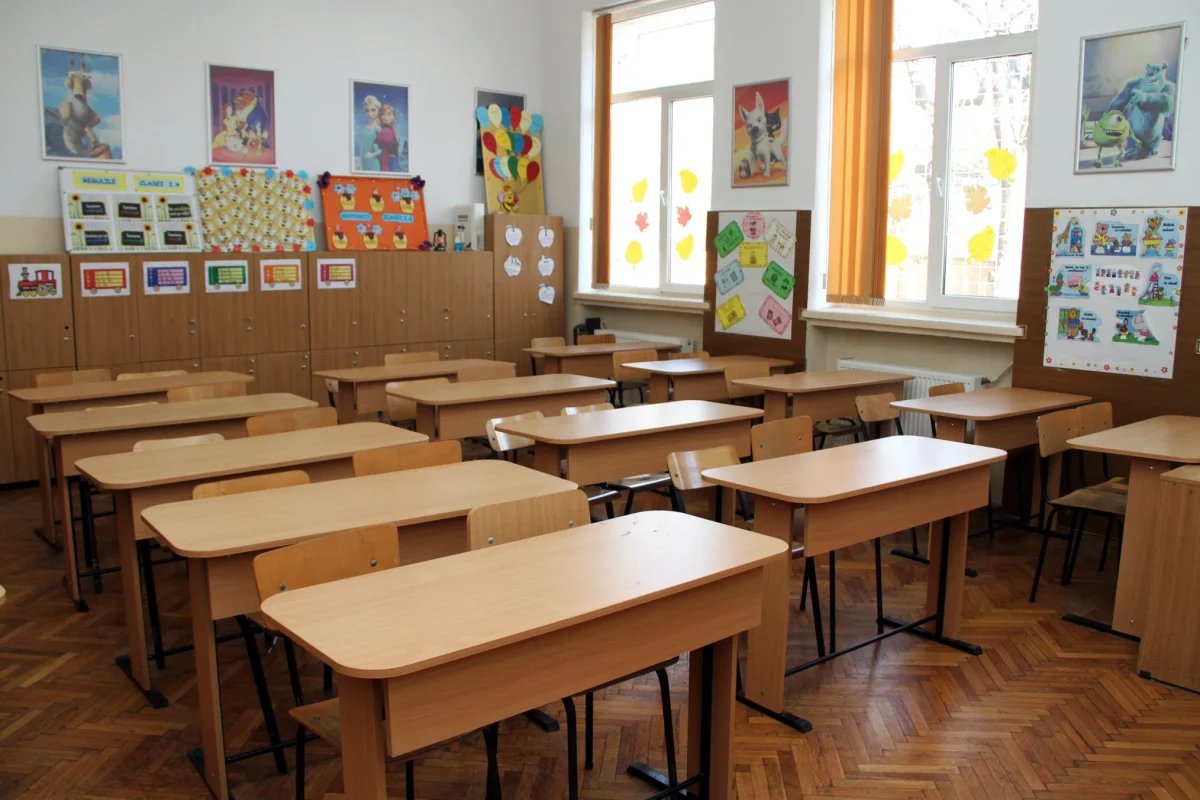 „Butonul roșu” devine oficial în școli. Ce prevede ordinul Ministerului Educației
