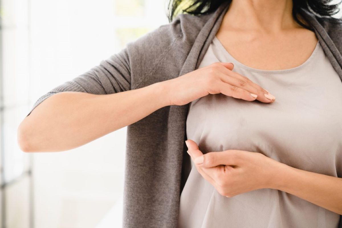 Ce este carcinomul mamar invaziv NST grad 2? Iată cele mai comune simptome care pot semnala prezența acestui tip de cancer!