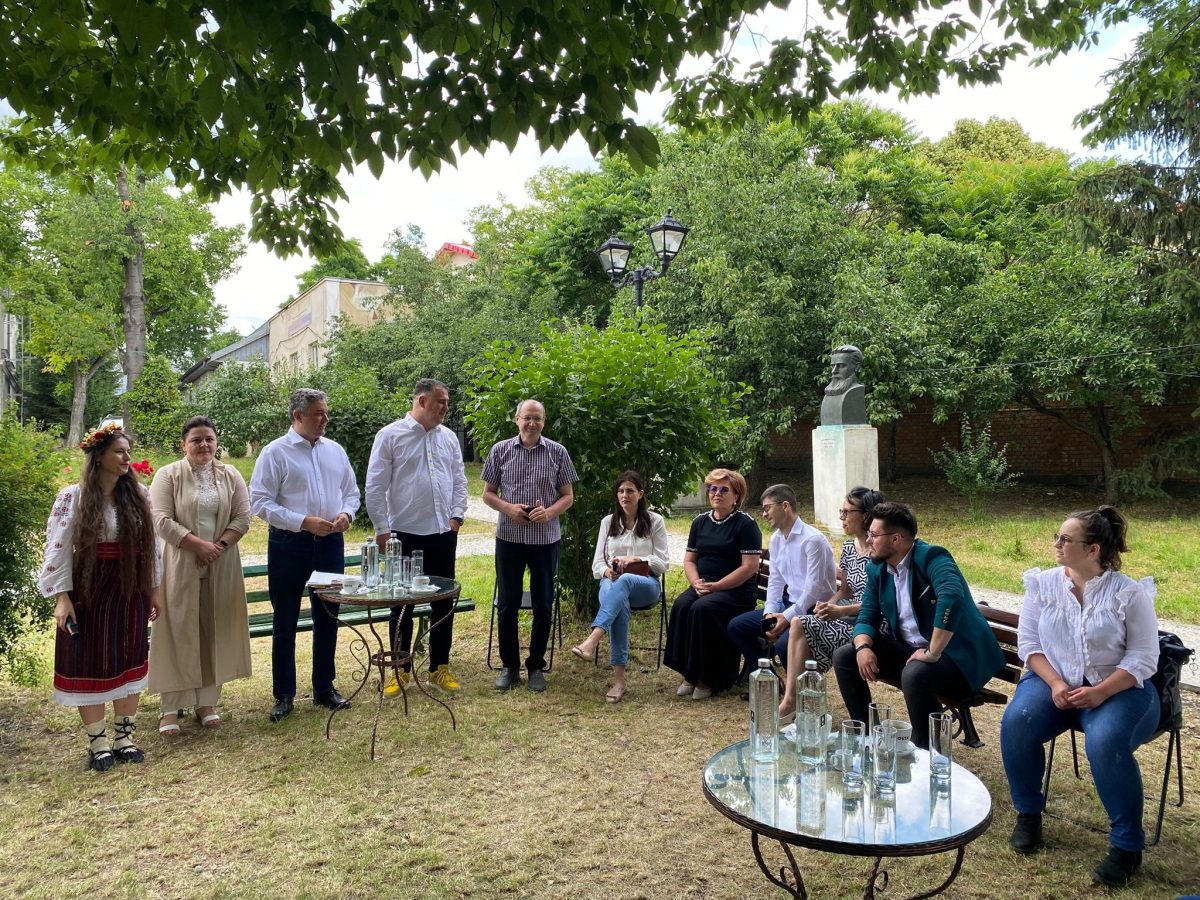 Prof. univ. dr. Silviu Gurlui, deputat AUR de Iași, prezent la un eveniment dedicat marelui Mihai Eminescu