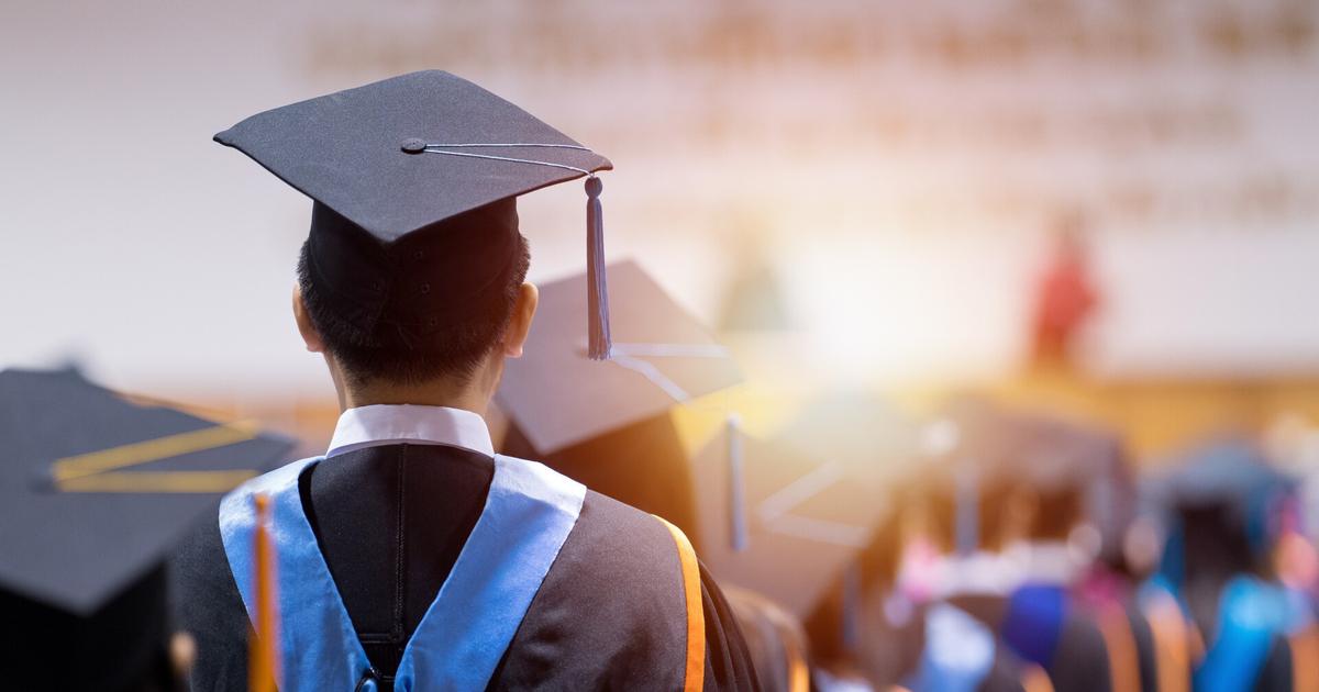 Se dau stimulente financiare pentru absolvenții promoției 2025! Ce trebuie să facă tinerii după terminarea școlii