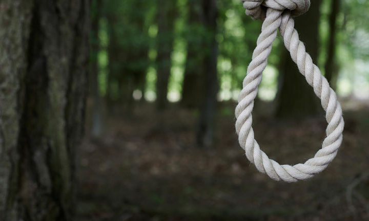 Adolescenta care a fost găsită spânzurată în pădurea din zona Cicoarei a murit