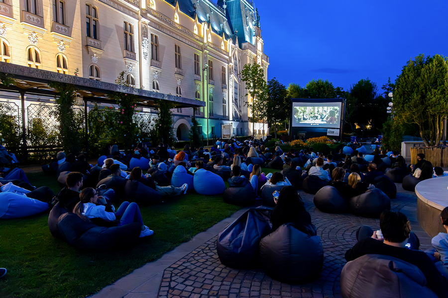 Weekend plin de inspirație și povești pentru toată familia, la Palas: Movie Nights, Târg de Artă și Antichități și teatru pentru copii