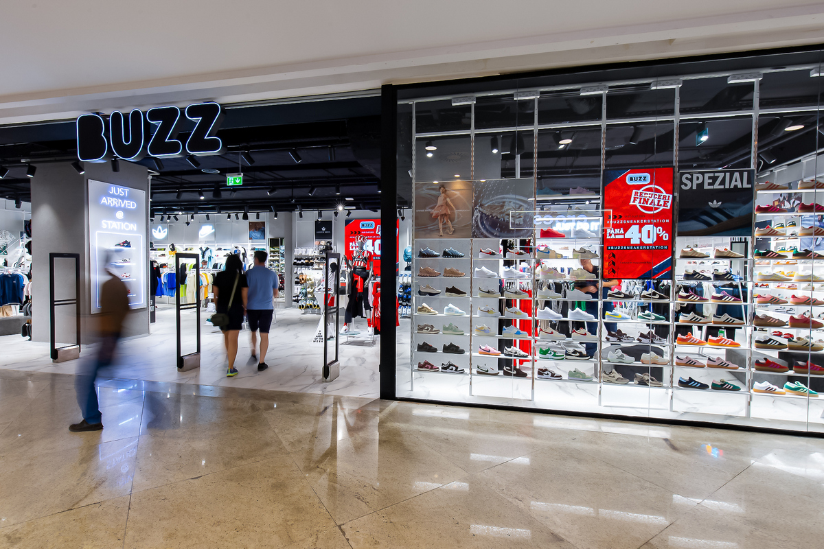 Noua destinație pentru pasionații de sneakers în Palas: Buzz Sneaker Station. Locația afișează reduceri de până la 40%