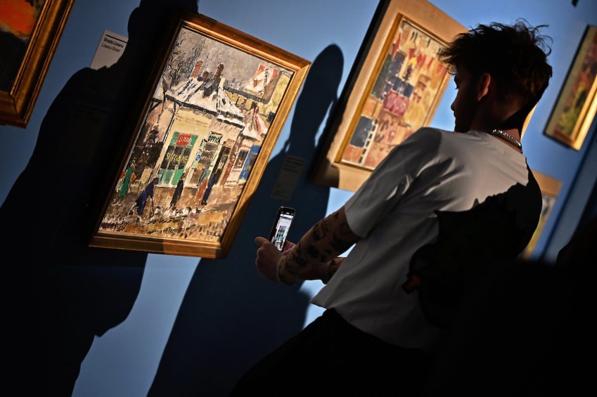 Art Safari lansează #SăptămânaFărăTelefoane – un manifest pentru deconectarea de la ecrane și reconectarea cu arta în timpul vizitelor în expoziții