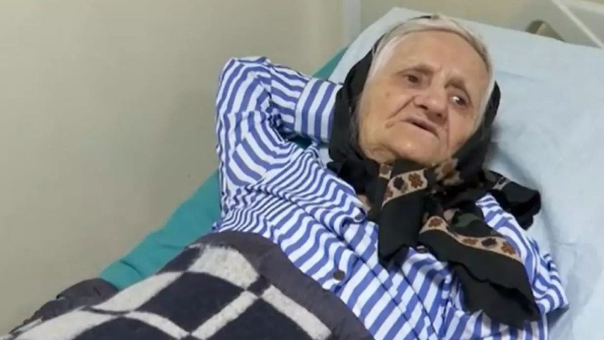 O bătrână de 84 de ani a fost abandonată de cei 9 copii, în spital! Aceștia nu vor să mai știe nimic de ea, din cauza unei moșteniri: „I-ar putea ajuta în gospodărie”