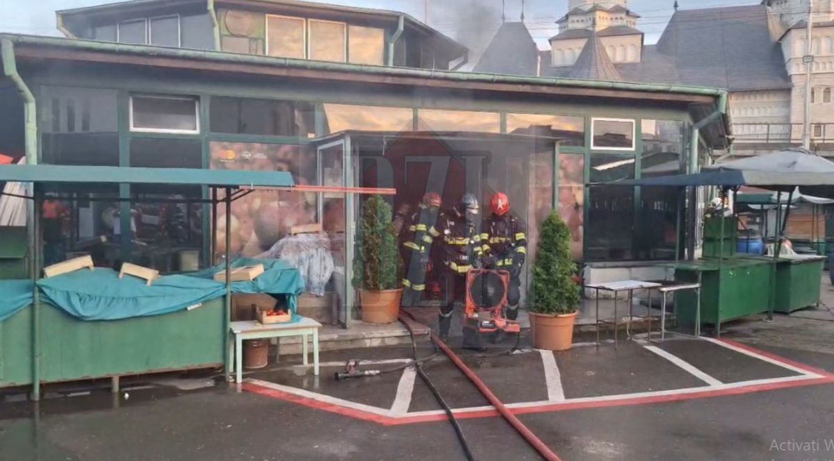 Incendiu în Piața Alexandru, municipiul Iași. Pompierii intervin