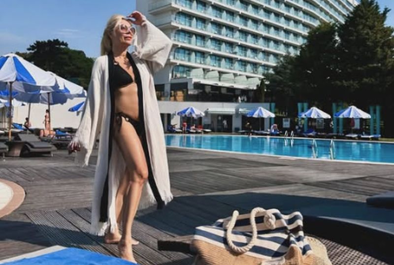 Dana Săvuică, răvășitoare în costum de baie! Are o siluetă de invidiat chiar și la 55 de ani!