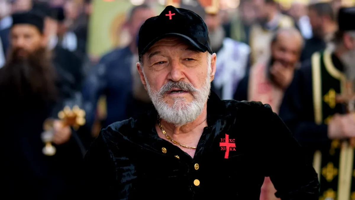 Gigi Becali, apariție inedită într-o benzinărie de pe A1. Ținuta neobișnuită în care și-a făcut apariția