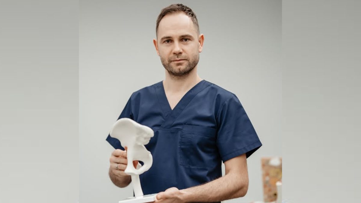 La 40 de ani, Ionuț Sandu s-a decis să-și schimbe cu totul parcursul profesional! S-a înscris la UMF Iași, iar acum este șef de promoție la Balneofiziokinetoterapie și Recuperare Medicală: „Facultatea a fost o renaștere profesională și personală”