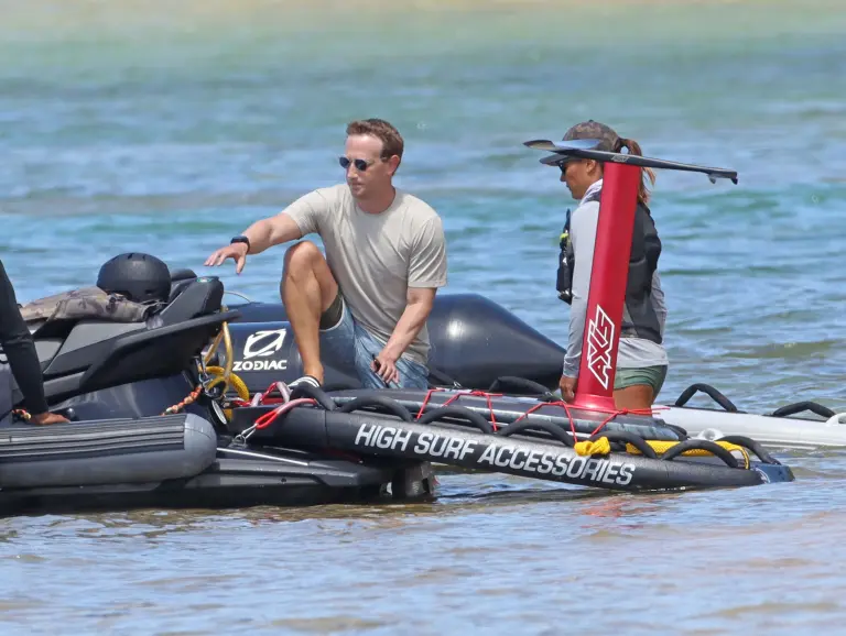 Mark Zuckerberg sapă un adăpost subteran uriaș în Hawaii! Complexul are buncăr, turnuri și peste 100 de camere