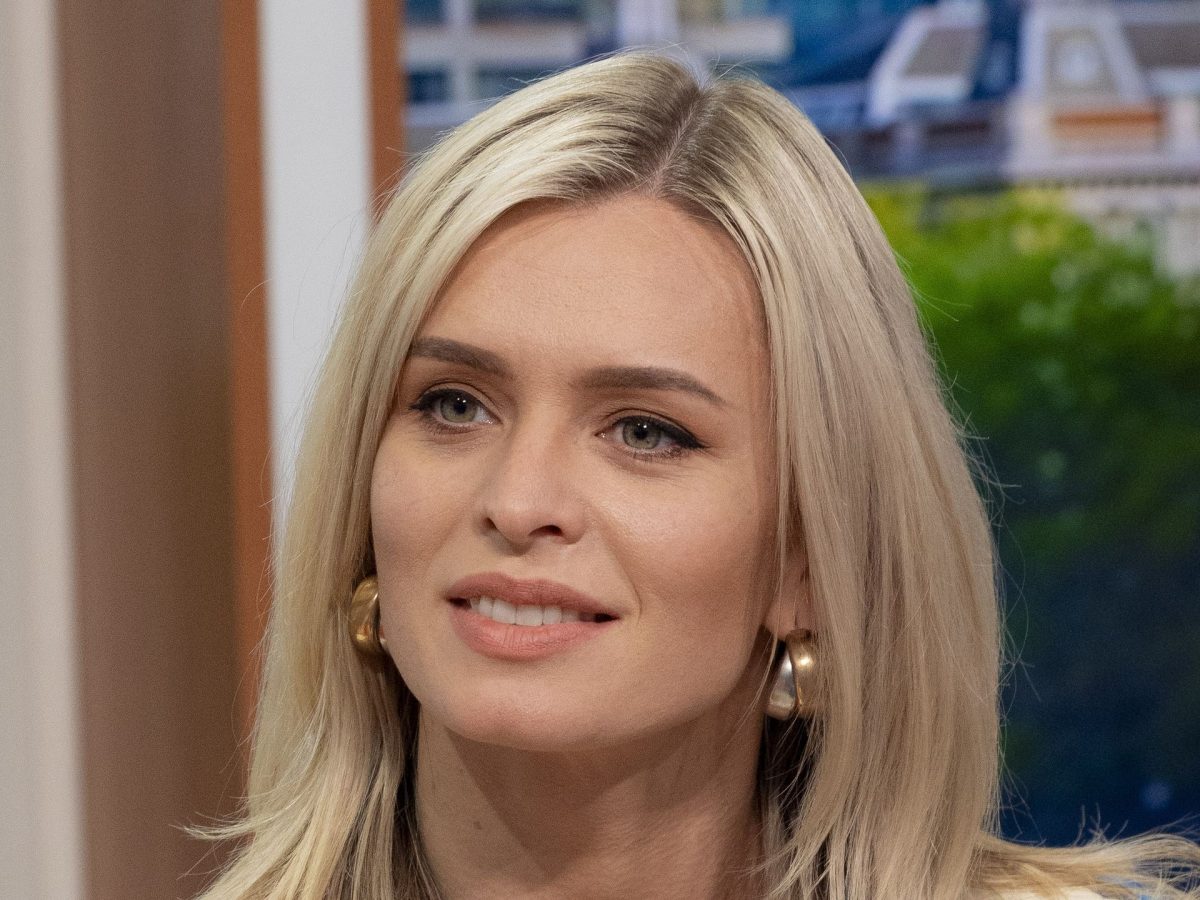 Nadiya Bychkova are o înfățișare incredibilă! „Undeva între mare și cer… am început să cred din nou în magie.”