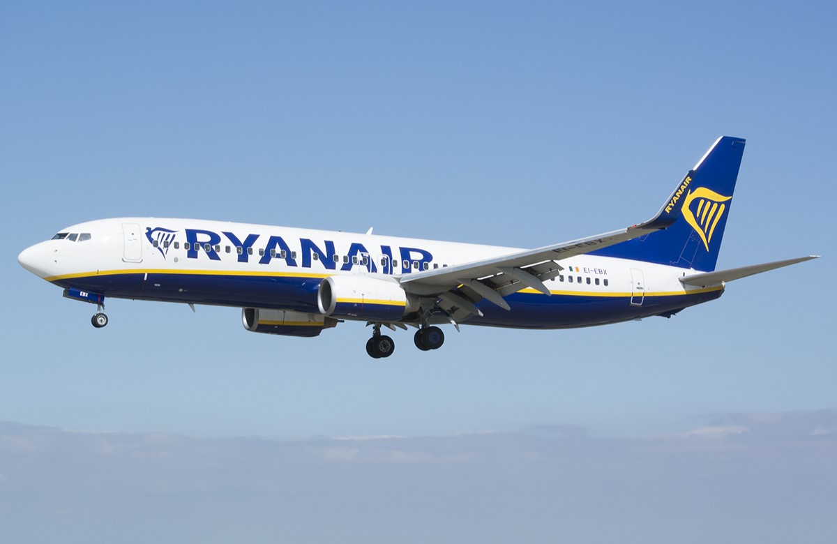 Vești bune pentru călători. Ryanair ia în calcul creșterea dimensiunii bagajului personal cu 20%