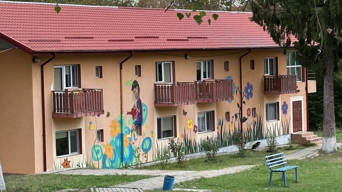 Tabăra Muncel este singurul loc unde mai pot merge elevii pe timpul vacanței de vară: „Celelalte nu mai funcționează, sunt în stare de degradare”