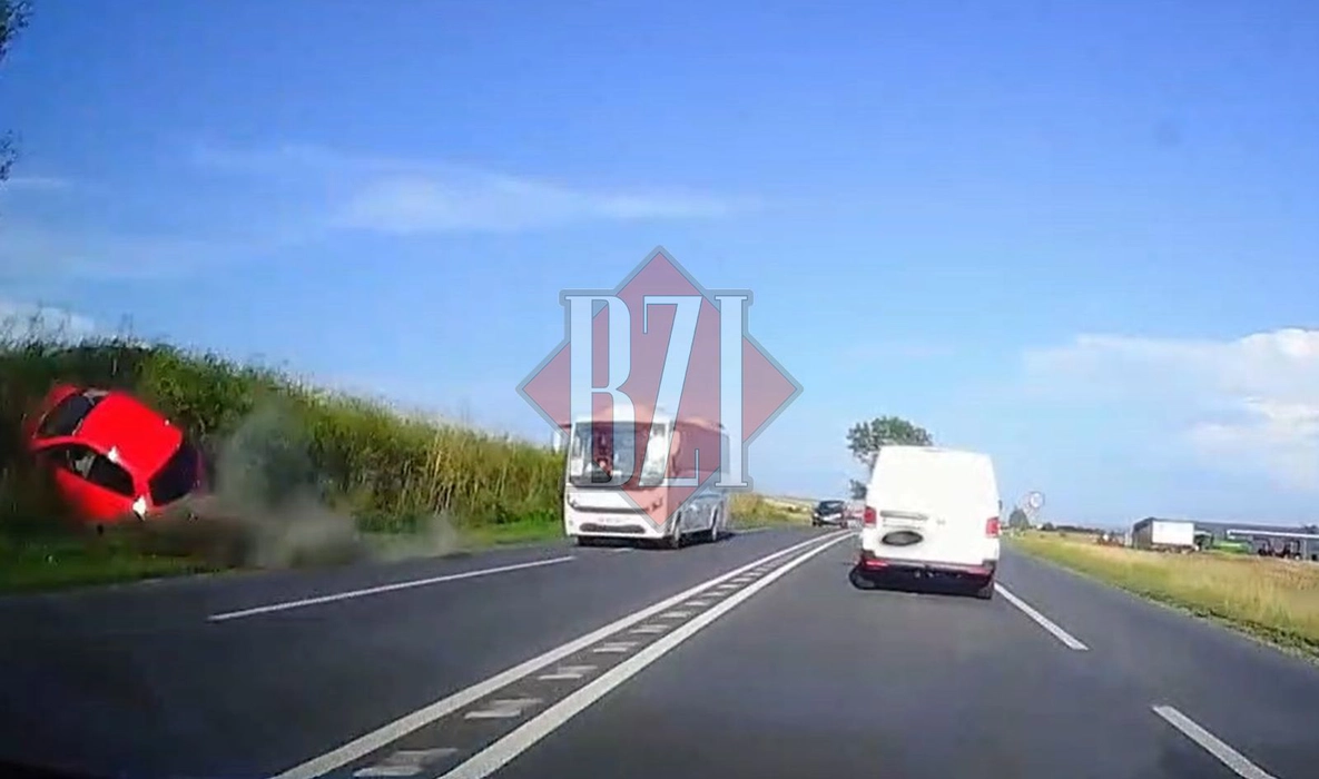 Momentul în care un autoturism se răstoarnă la Lețcani a fost surprins de o cameră video. Iată impactul – VIDEO EXCLUSIV