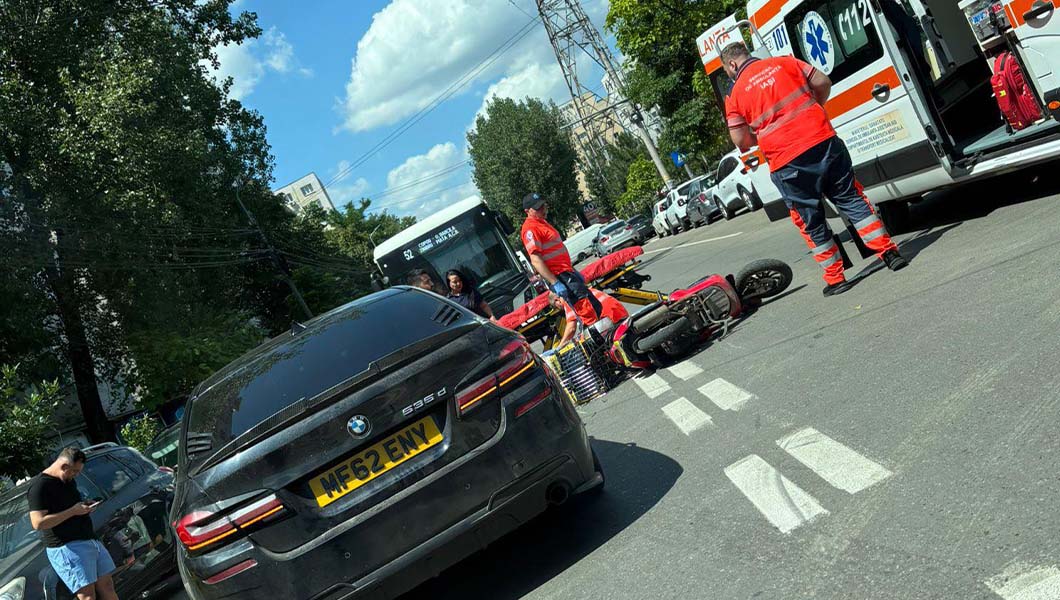 Accident rutier în cartierul Alexandru cel Bun. Un livrator Glovo a fost lovit