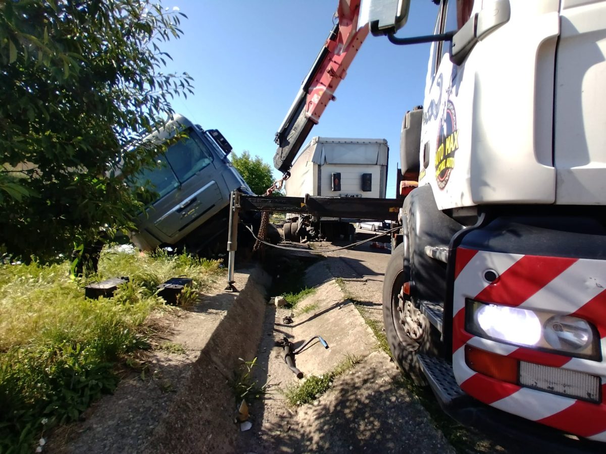 Atenție, șoferi! Trafic blocat pe DN 2 din cauza unui accident rutier
