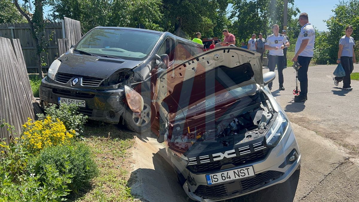 Accident rutier cu două autoturisme, în Dobrovăț. O persoană este încarcerată – UPDATE