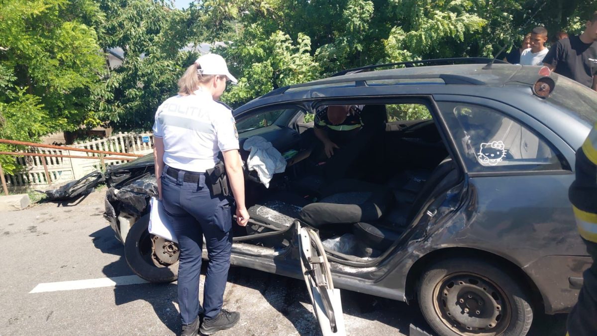Accident grav la Târgu Frumos! O persoană încarcerată. Elicopterul SMURD intervine de urgență