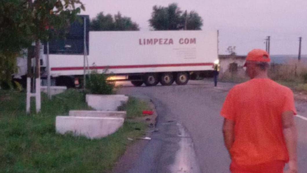 Accident rutier în județul Vaslui! Un camion a fost implicat