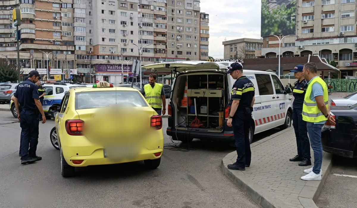Zeci de amenzi și permise reținute într-o acțiune a poliției rutiere și RAR în zona Gării Iași