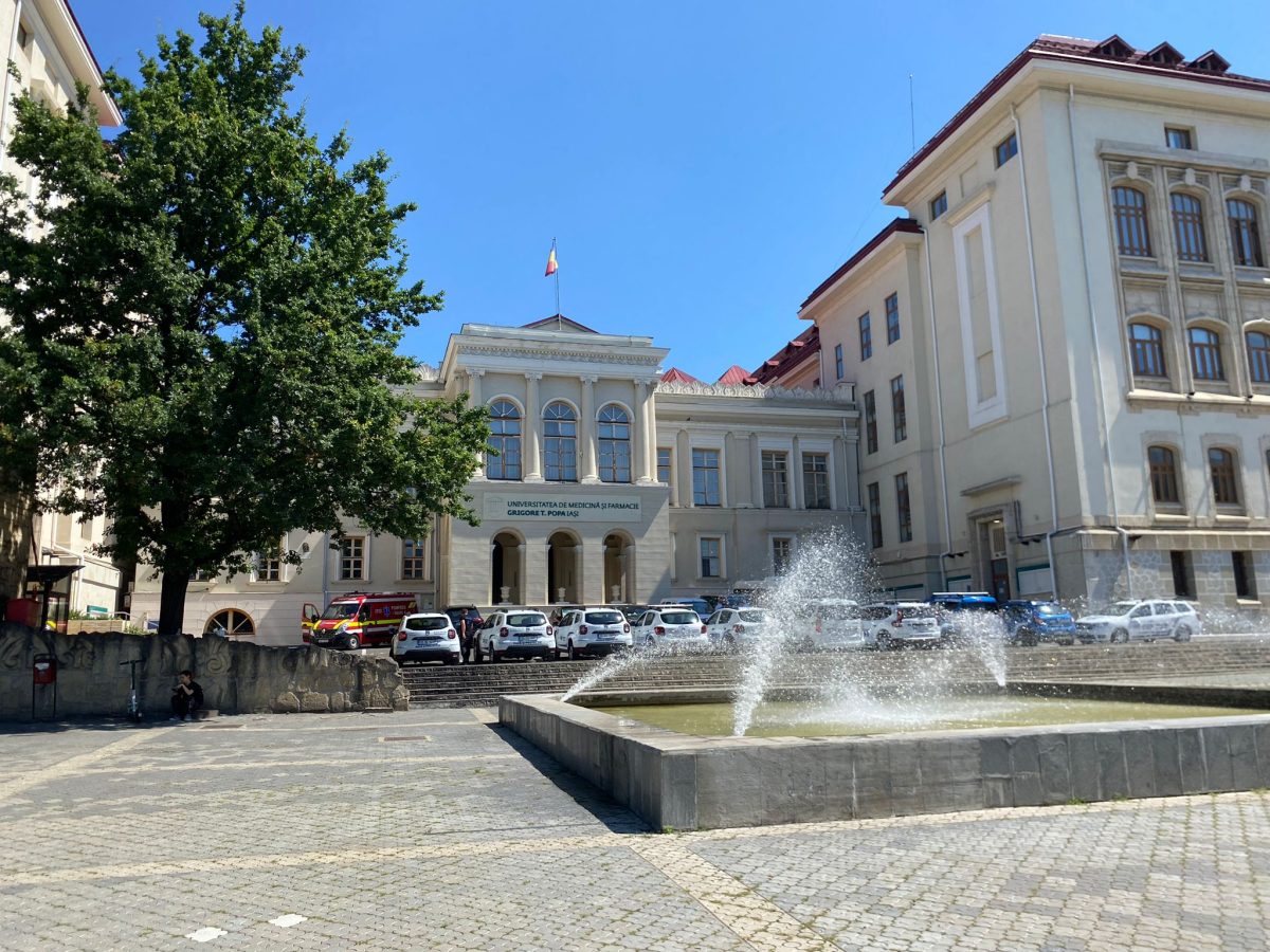 Peste 1.700 de candidați susțin astăzi examenul de admitere la UMF Iași. Emoțiile sunt la cote maxime: „Sper doar să intru”