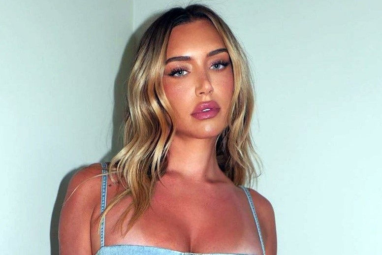 Anastasia Karanikolaou, în bikini, a cucerit plajele din Grecia! Imagini fierbinți din timpul escapadei