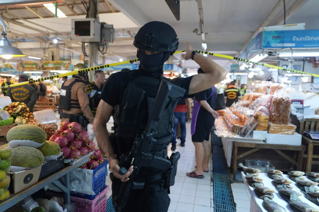 Masacru în Bangkok: Cinci oameni uciși într-o piață aglomerată! Atacatorul s-a sinucis pe loc