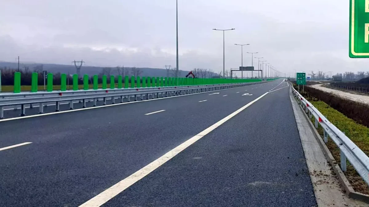 Autostrada care zace nefolosită de un an prinde viață! Vezi când se deschide circulația