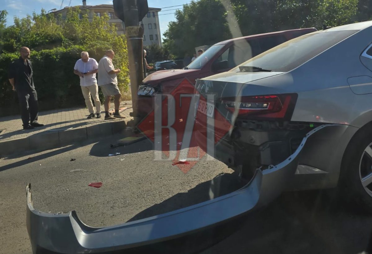 Accident rutier în Bucium! Două autoturisme s-au ciocnit violent. Trafic îngreunat în zonă